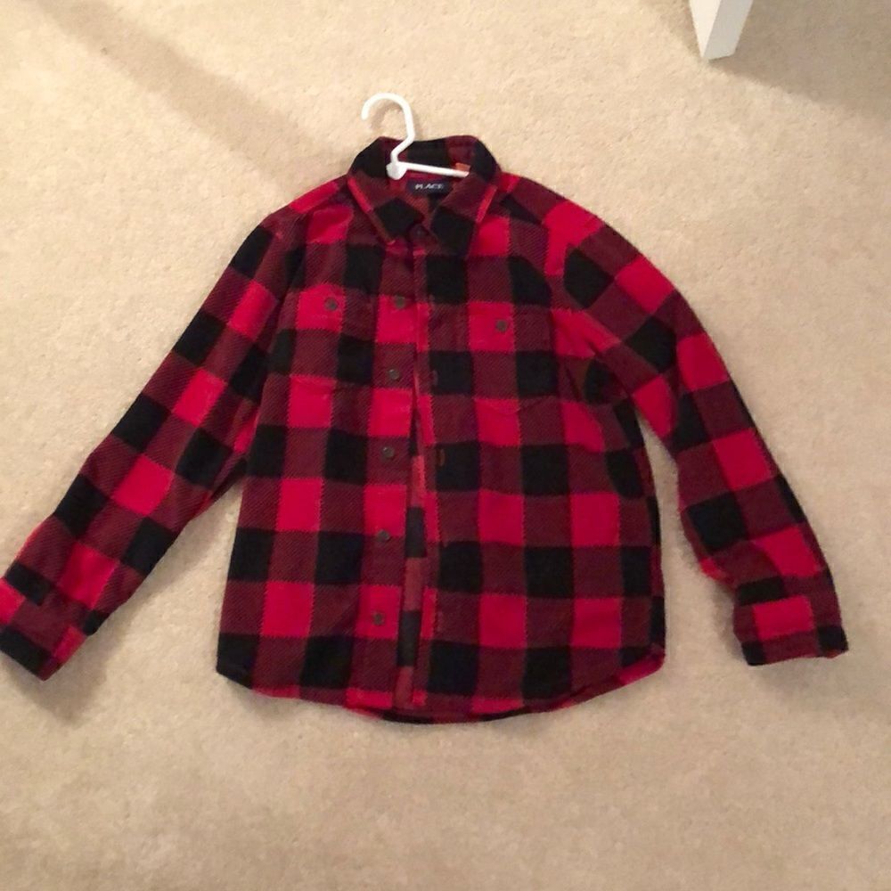 Boys Size 7/8 Red/Black fleece shirt